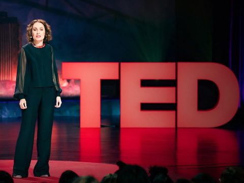 The gift and power of emotional courage | Susan David